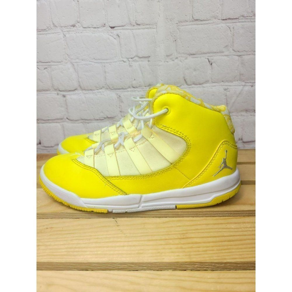 Air Jordan Max Aura Basketball Shoes Dynamic Yellow Boys Size 13